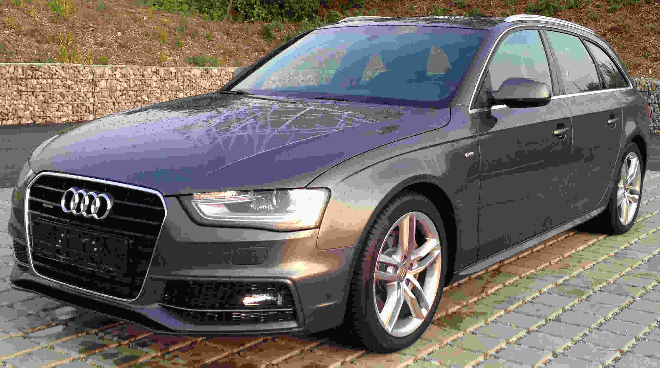 Der neue Audi A4 hier - Limousine und Avant