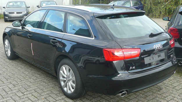 A6 Avant schwarz hinten