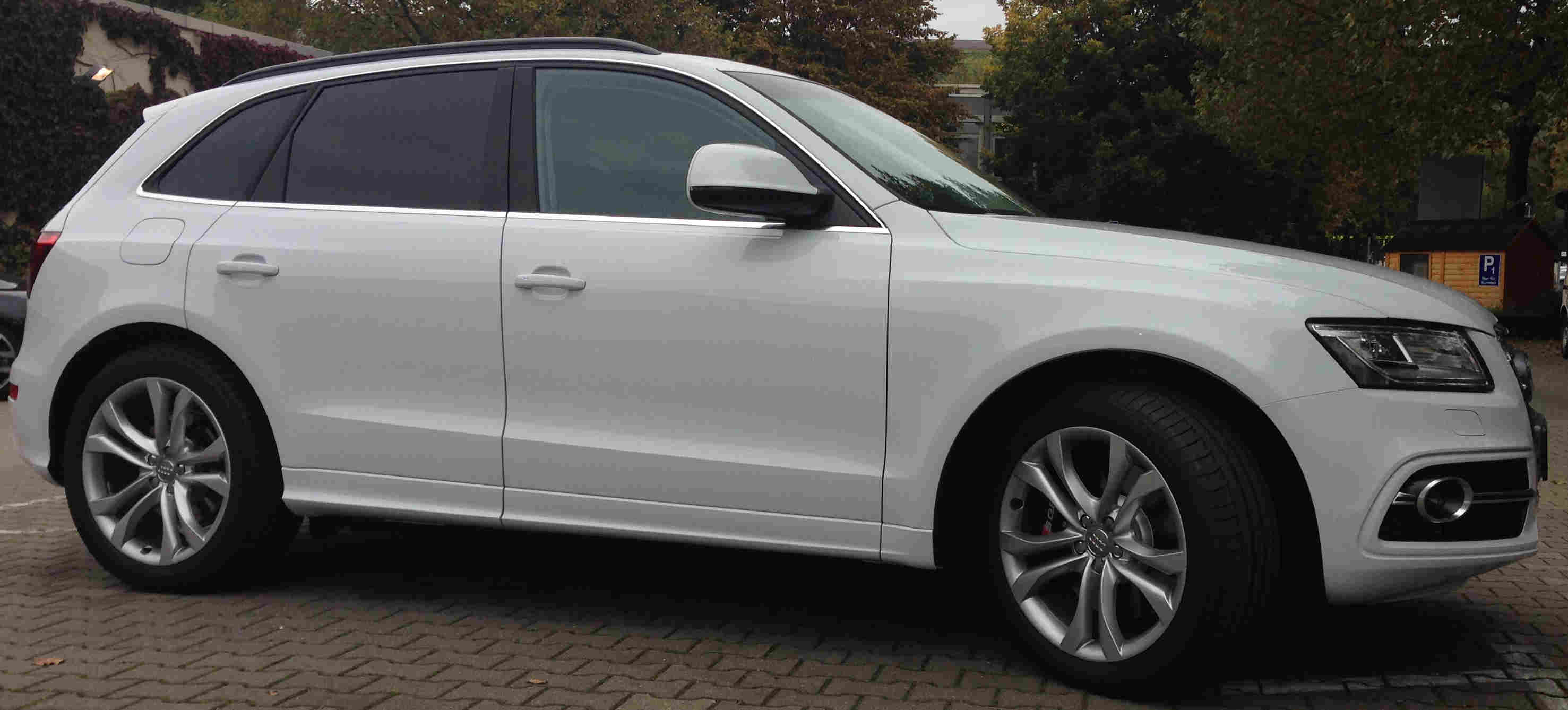 Audi SQ5 mit Extras in weiss
