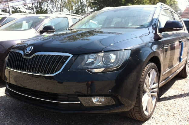 Skoda Superb Combi 2014 in schwarz