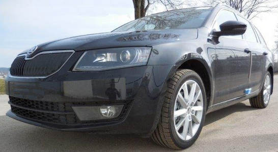 Skoda Octavia Elegance schwarz