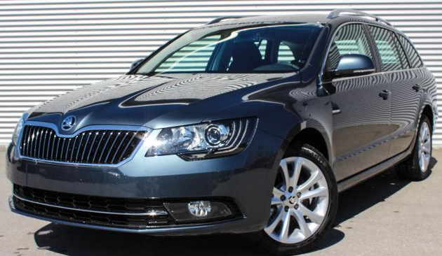 Skoda Superb Ambition 4x4 Allrad schwarz grau