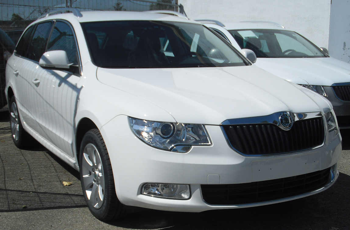 Skoda Supern Weiss Front